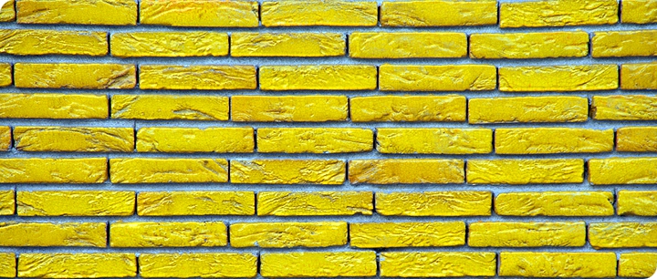 Foto av en gul tegelvägg.